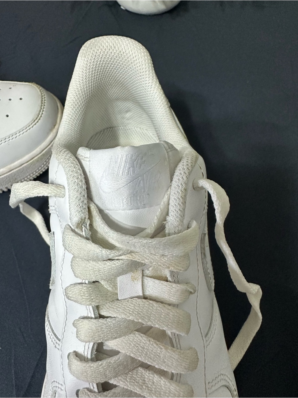 Nike Men's White Leather Low-Top Sneakers - Picture 7 of 9